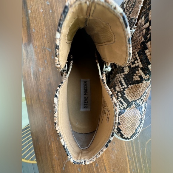 ๐ Bundle 3 for $21 ๐ Steve Madden Caliber 7.5 Wedge Snakeskin Platform Sneaker - Picture 10 of 12